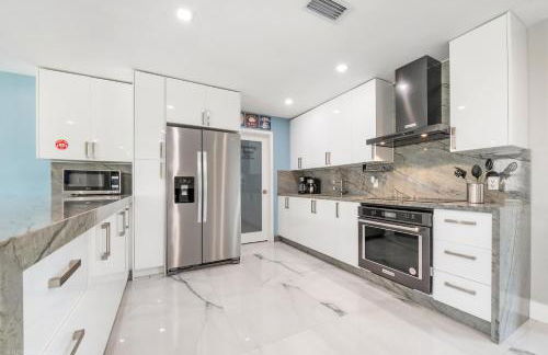 The Palms -Mini Golf , Foosball Table, Heated Pool ,Baby items ,BBQ - Foto 3