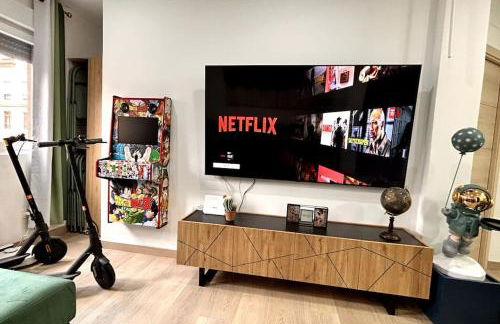 LUJO 10 pax Proyector, Maquina Arcade y Patinetes - Foto 22