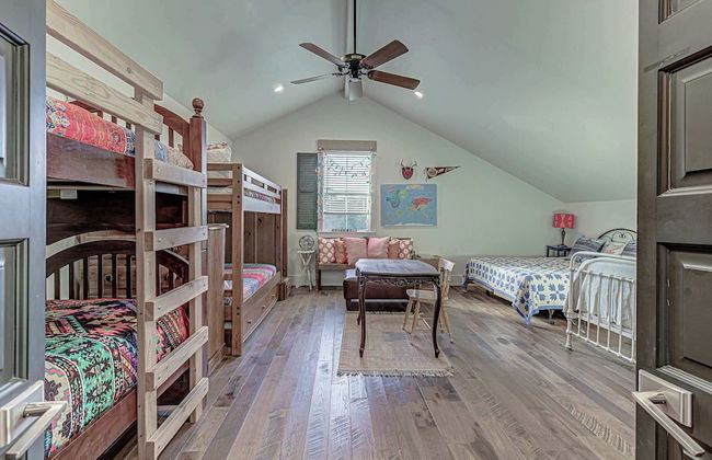 Immaculate Waterfront Home for 16 w/ Private Dock! - Foto 12