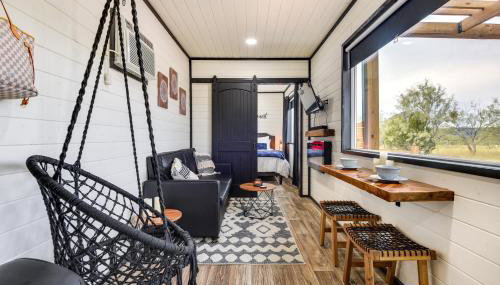 Remote Strawn Container Home with Hot Tub! - Foto 5