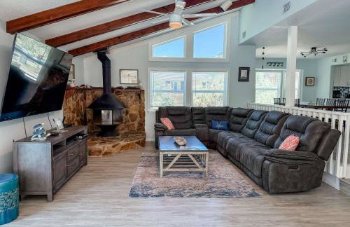 Spacious house- Deep Water Dock Pool Golf Cart Rental available - Foto 44