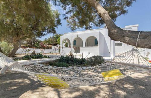 Wave Lullaby, Peaceful Beachfront Retreat in Paros - Photo 1