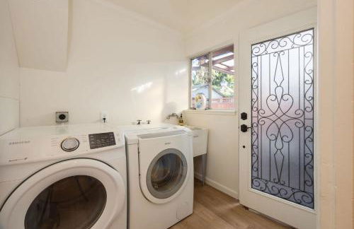 Charming Garden Cottage- steps to historic Old Town Half Moon Bay - Foto 18