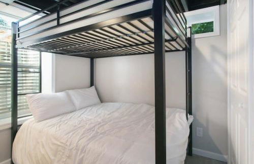 Gorgeous Notre Dame Get Away Comfy Beds WiFi Coffee Games - Foto 23