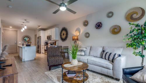 Trendy Condo on Riverwalk Free Parking Pet Friendly Centrally Located on the Riverwalk - Foto 2