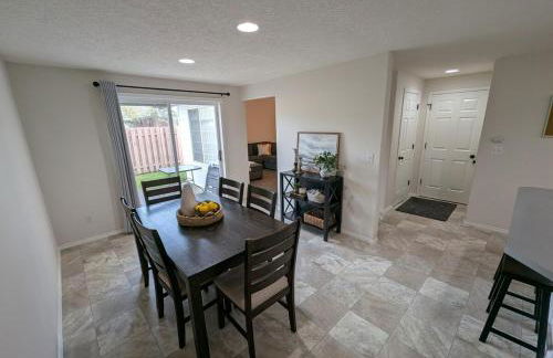 Cozy North Keizer Retreat with fireplace - Foto 13