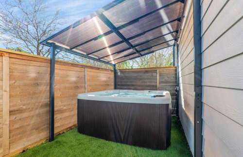 Waterfront Home with Views - Hot Tub & Movie Theatre - Foto 6