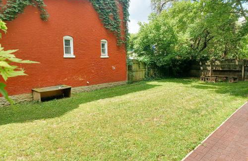 Huge 2 Bedroom House in the Heart of Northside! - Foto 32