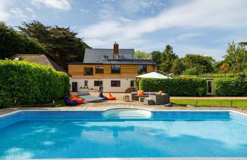 Stunning 5BR Home With Pool - 5 min to Beach - Foto 108