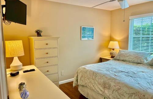 Belair Lane condo community pool managed by Sky Run Naples - Foto 16