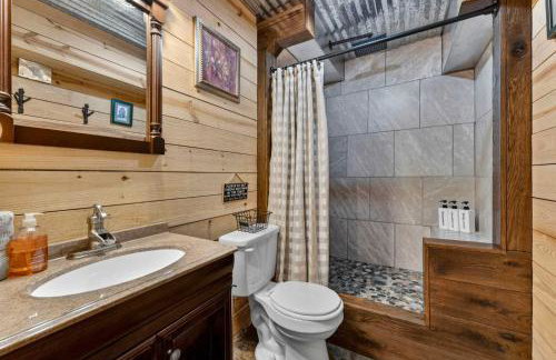 Rustic Barn Retreat w Hot Tub Game Room & FirePit - Photo 22