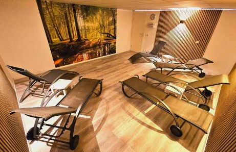 Winterberg Appartement 6 Pers aan Skilift grootste Skigebied nabij Bikepark Unieke locatie met zeer rustige tuin in het bos en het gezellige centrum leuke cafes restaurants en gratis zwembad sauna relax speelruimte parkeerplaats naast Der Brabander - Foto 69