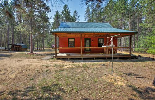 Private South Boardman Cabin on 10 Forest Acres! - Foto 1