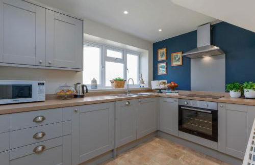 Dorset Farmhouse - Photo 2