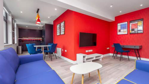 Palm Tree House Apartments - Photo 1