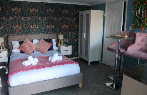 Thorpe Park Studio - Detached Stay & Free Gated Parking - Foto 22