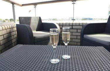 Modern 2 Bedroom Penthouse with Balcony & Parking - Foto 5