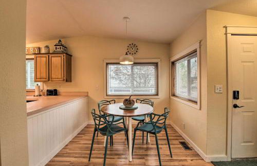 Cute Cottage with Deck Walk 115 Ft to Brewery and Cafe - Foto 2