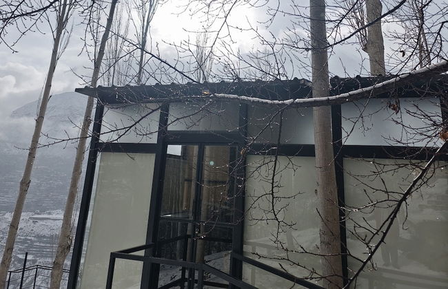 Stunning Cliff-edge 2-bedroom Chalet in Karimabad - Photo 17