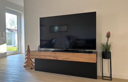 Neu! Modernes Apartment Nähe Bowling Center! - Photo 2