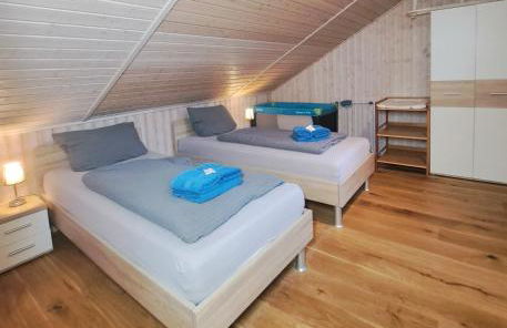 Ferienhaus Friese, direkt am See, mit hauseigenem Tretboot, hauseigener Sauna sowie Whirlpool, Kamin, eingezäuntes Grundstück, direkter nähe Kinderspieleparadies sowie Reit- und Ponyhof - Photo 21