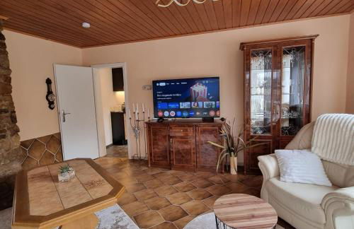 Idyllischer Ferienbungalow in ruhiger Lage mit Pool und großen Garten - Foto 2