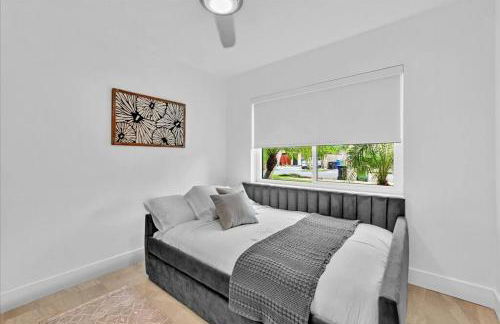 Sunny Days Getaway, 5BD Heated Pool Family Home! - Foto 45