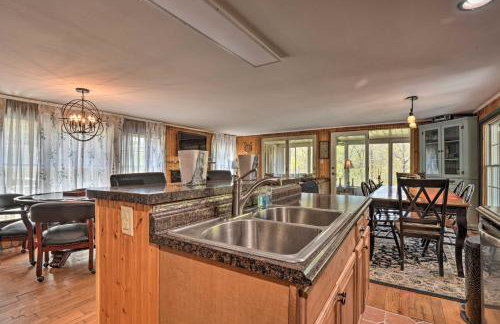 Cozy Cabin with Sunroom and Cacapon River Access! - Foto 8