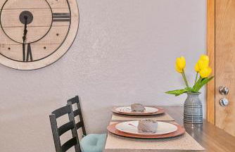 Couples Getaway - Sweet Retreat - European Village Best Location - Foto 9