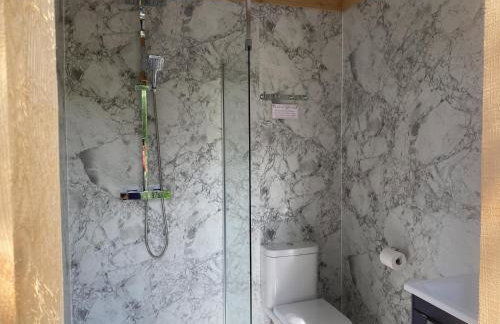 1 Bed Hut - Sleeps 4 - Pets - Parking - Foto 7