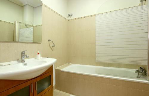 Reino de Valencia Apartments - Photo 18