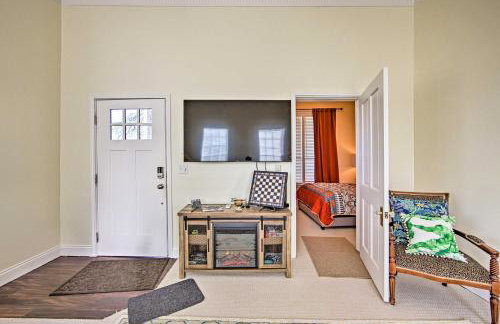 Renovated 'Carnegie Cottage' - Walk to Dtwn! - Foto 6