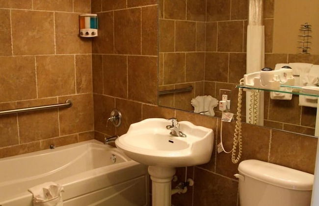 Lake Grassy Inn & Suites - Foto 16