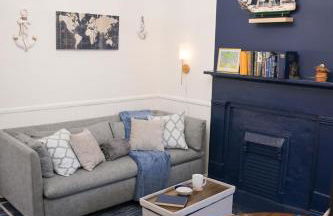 The Maiden Voyage - Themed Getaway, Steps to Forsyth, King Bed, Grill, Games, Picnic Basket - Foto 2