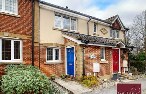 Knaphill - 2 Bedroom Terrace House - With Garden - Photo 19