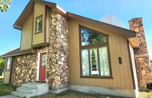 Cozy Cabin in the City of Winnemucca plus GYM - Foto 1