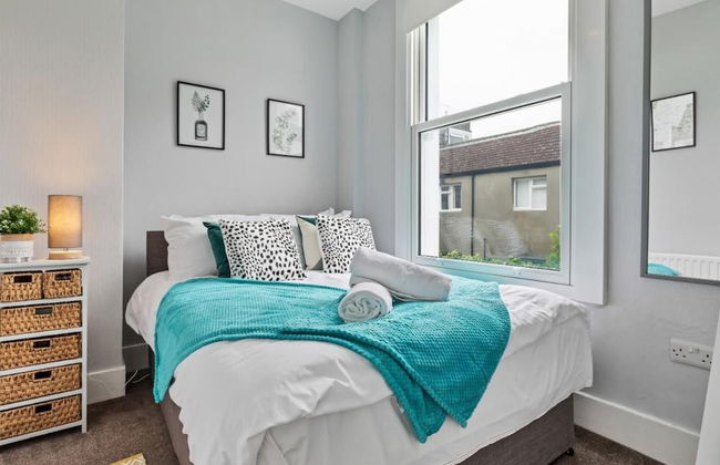 Hove Actually House - 4 Bedrooms - Garden - Photo 10