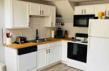 Cozy Downtown Modern Condo in the Heart of it all - Foto 3