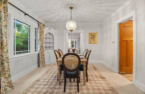 1920s Cottage | Hot Tub | Game Room | Fire Pit - Foto 31