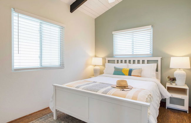 Surfrider II by Avantstay Walk to the Beach + Balcony - Photo 5