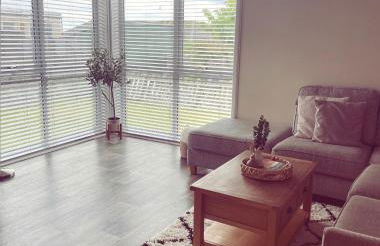 Malva - Modern 2 Bedroom Bungalow in Wick Sleeps 4 with private parking - NC500 Route - Photo 4