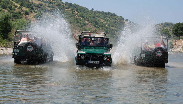 Atravesando el río a bordo del 4x4