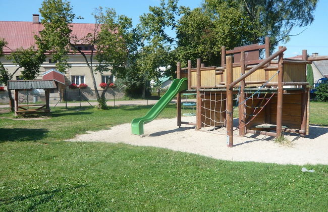 Serene Holiday Home in Mladé Buky with Private Pool and Trampoline - Foto 18