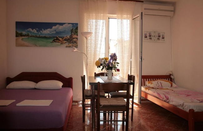 Studio Apartment on the Beach - Photo 3