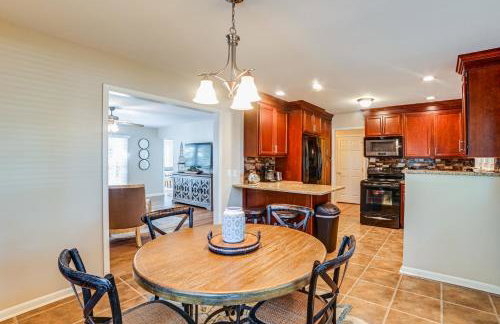 Spacious Kentucky Lake Escape with Dock and Views - Foto 9