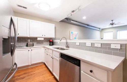 Large Townhouse, Walk to All! King Beds-Highlands - Foto 25