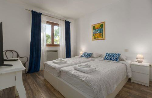 Malerische Villa mit Privatpool, mediterranem Garten, Outdoor-Kueche, Waschmaschine, Trockner - Photo 22