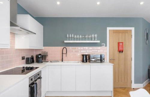 Modern Apartment with Parking nr Seafront - Foto 16