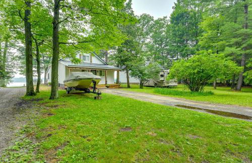 Cozy Waterfront Hale Cottage on Long Lake! - Foto 34