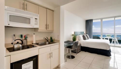 Ocean View Balcony steps from Restaurants, Peacock Park & Marina - Foto 4